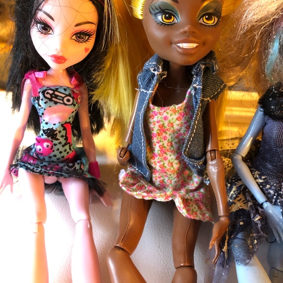 Lot of 5 Monster High Dolls Twyla, Lagoona Blue, Abby, Claudia Wolf - Picture 8 of 13